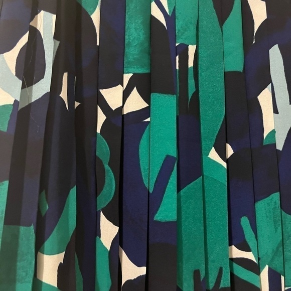 ANN Taylor Skirt Size 2P - Picture 3 of 6